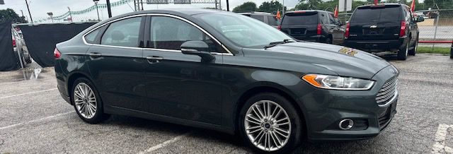 Photo 2 of this FORD FUSION