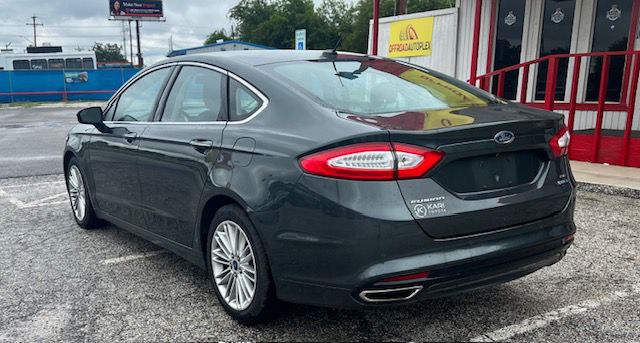 Photo 5 of this FORD FUSION