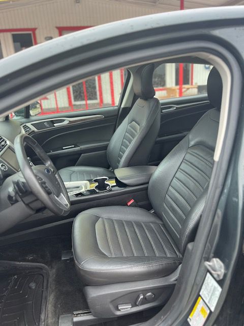 Photo 6 of this FORD FUSION