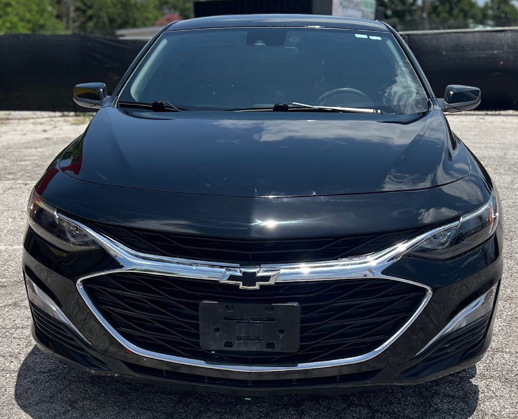 Photo 2 of this CHEVROLET MALIBU