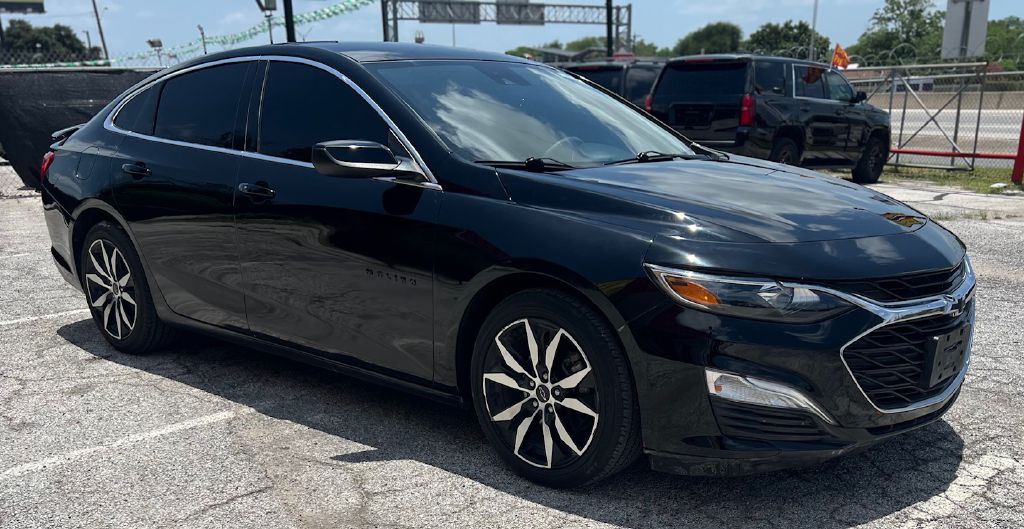 Photo 3 of this CHEVROLET MALIBU