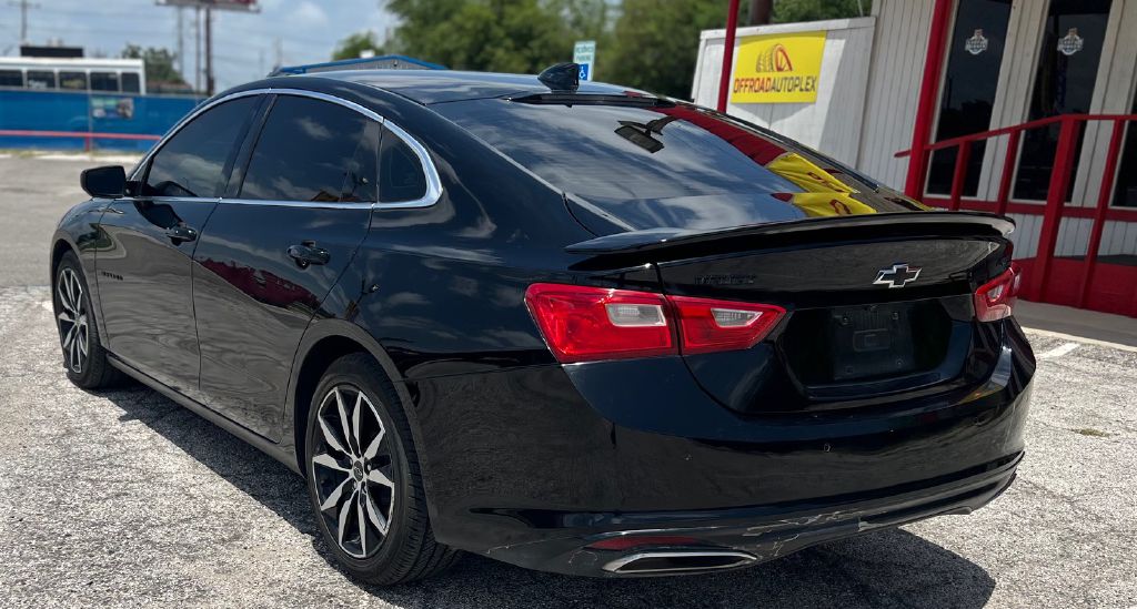 Photo 5 of this CHEVROLET MALIBU