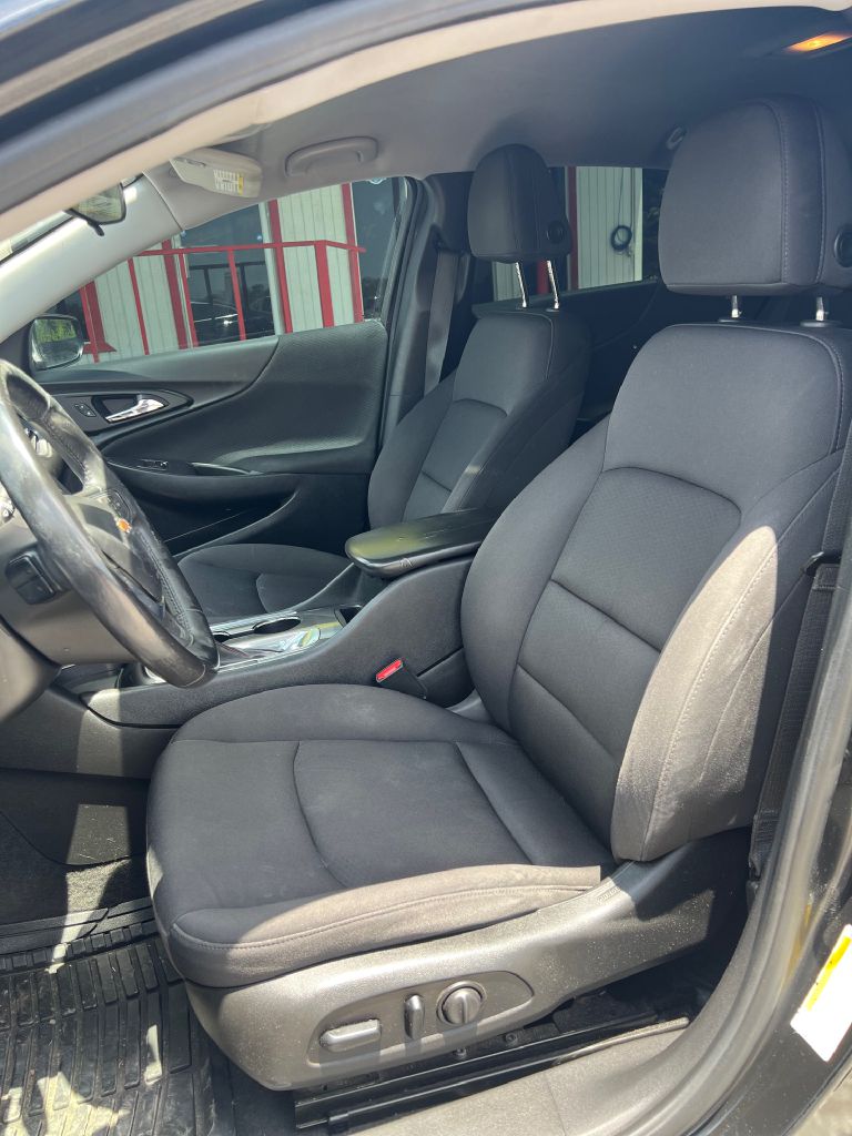 Photo 6 of this CHEVROLET MALIBU