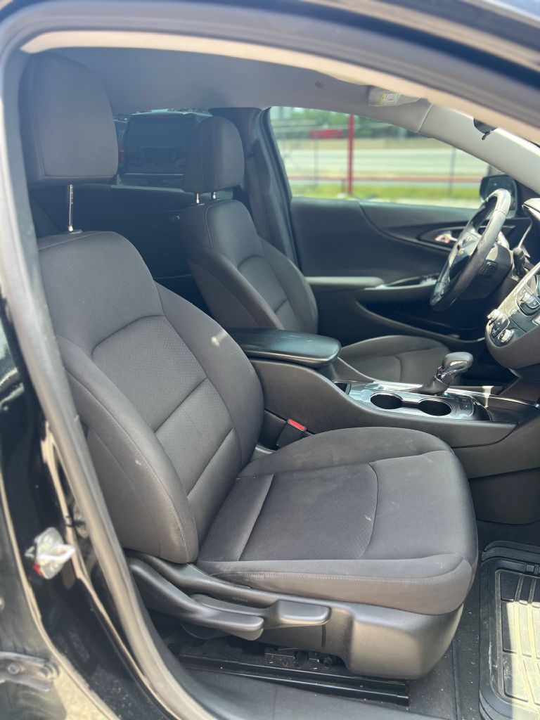 Photo 8 of this CHEVROLET MALIBU