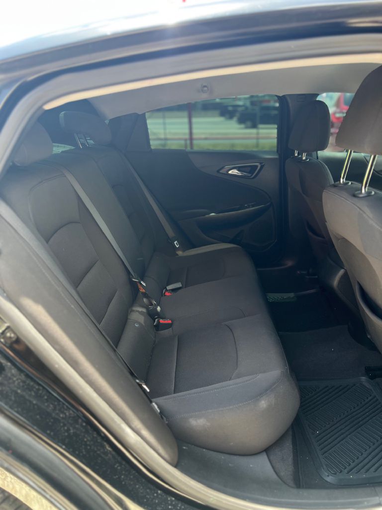 Photo 9 of this CHEVROLET MALIBU