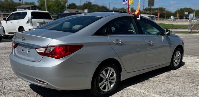 Photo 4 of this HYUNDAI SONATA