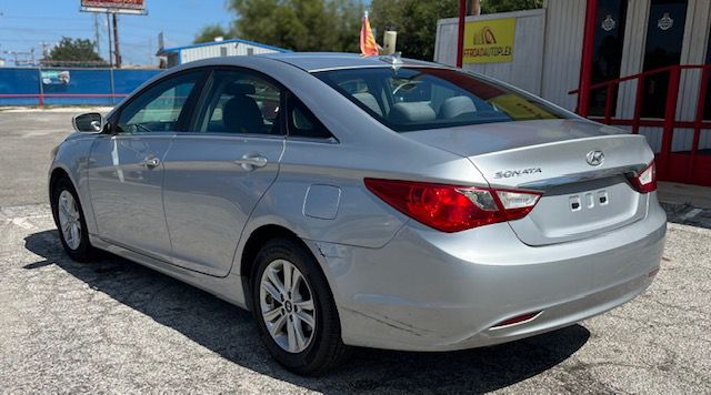 Photo 5 of this HYUNDAI SONATA