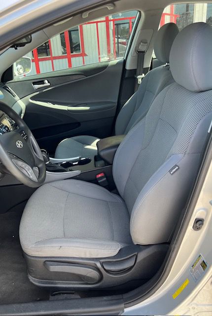 Photo 6 of this HYUNDAI SONATA