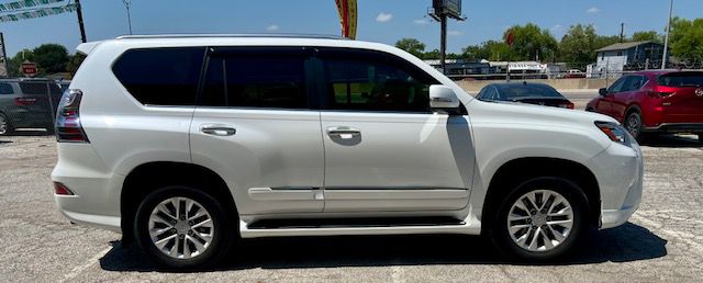 Photo 3 of this LEXUS GX