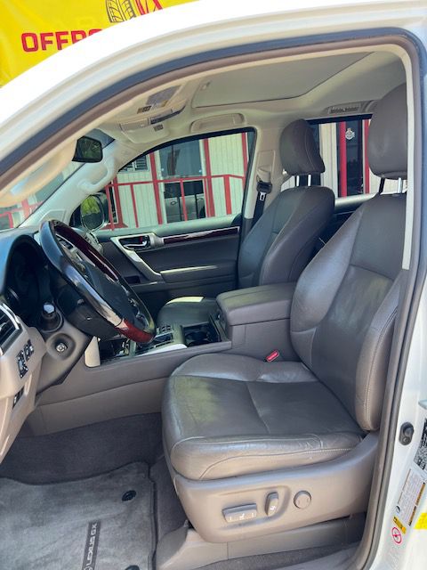 Photo 6 of this LEXUS GX