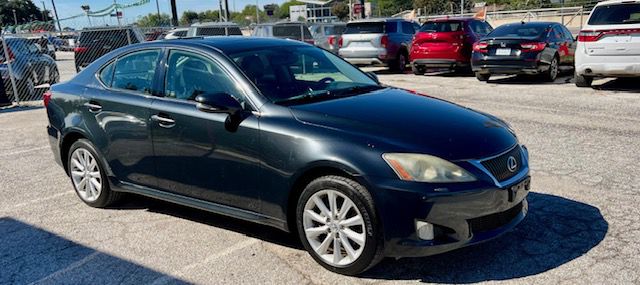 Photo 2 of this LEXUS IS
