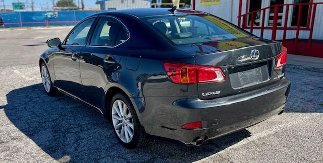 Photo 4 of this LEXUS IS