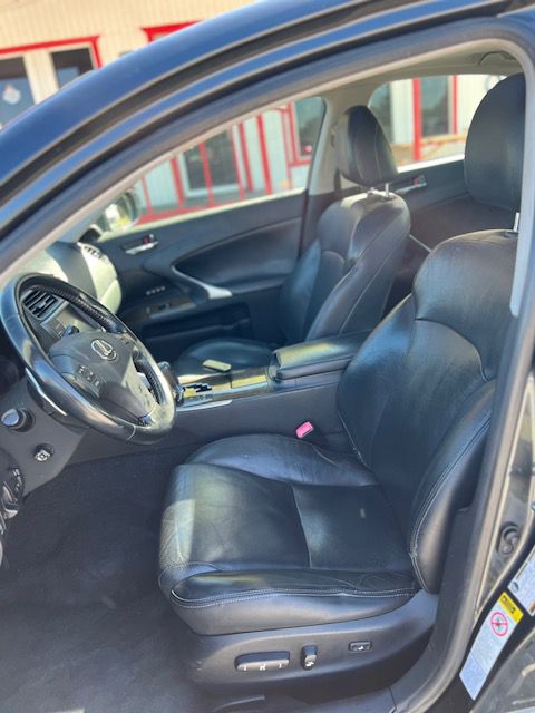 Photo 5 of this LEXUS IS