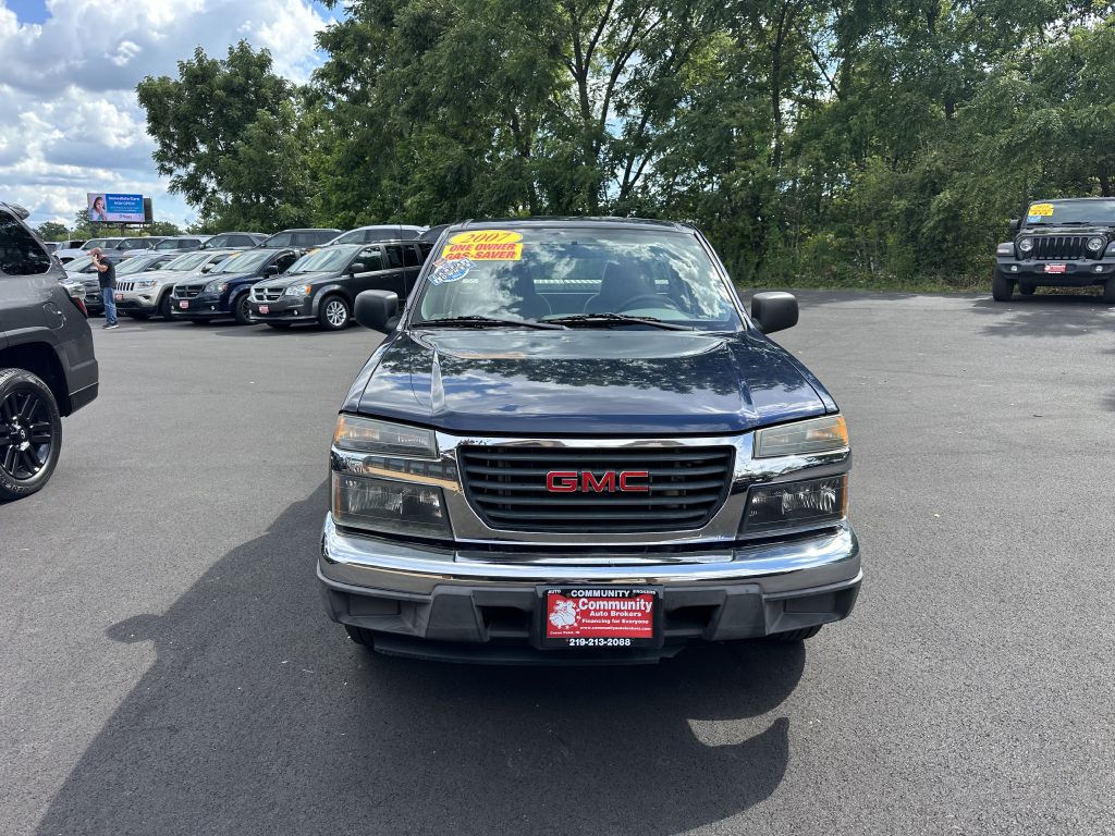 Photo 2 of this GMC CANYON