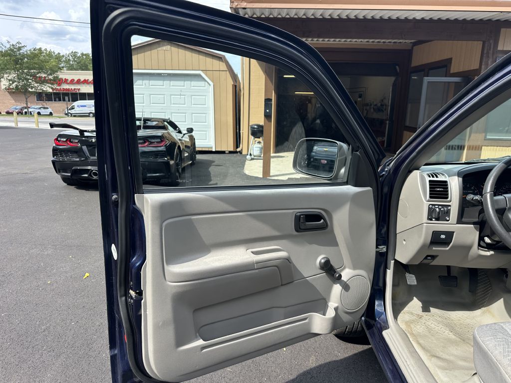 Photo 10 of this GMC CANYON