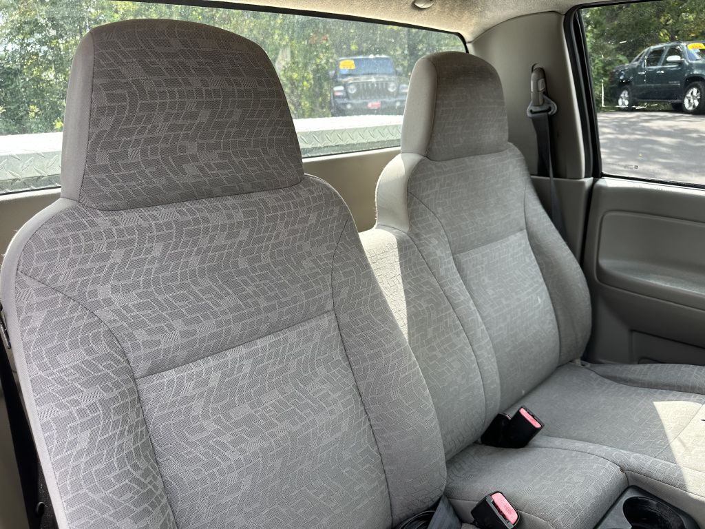 Photo 15 of this GMC CANYON