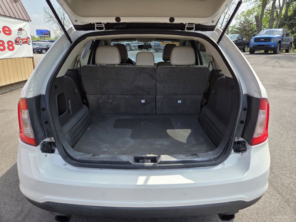 Photo 8 of this FORD EDGE
