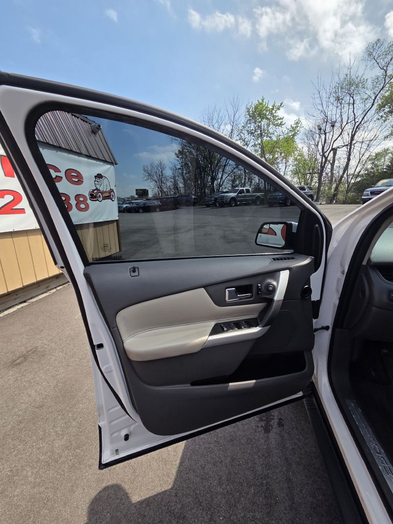 Photo 9 of this FORD EDGE