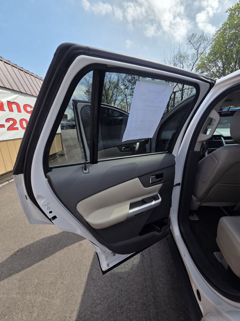 Photo 10 of this FORD EDGE