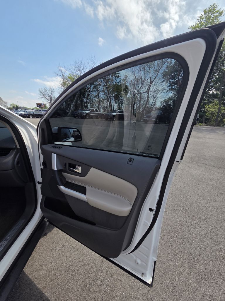 Photo 12 of this FORD EDGE