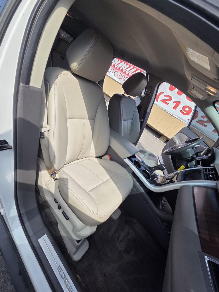 Photo 14 of this FORD EDGE