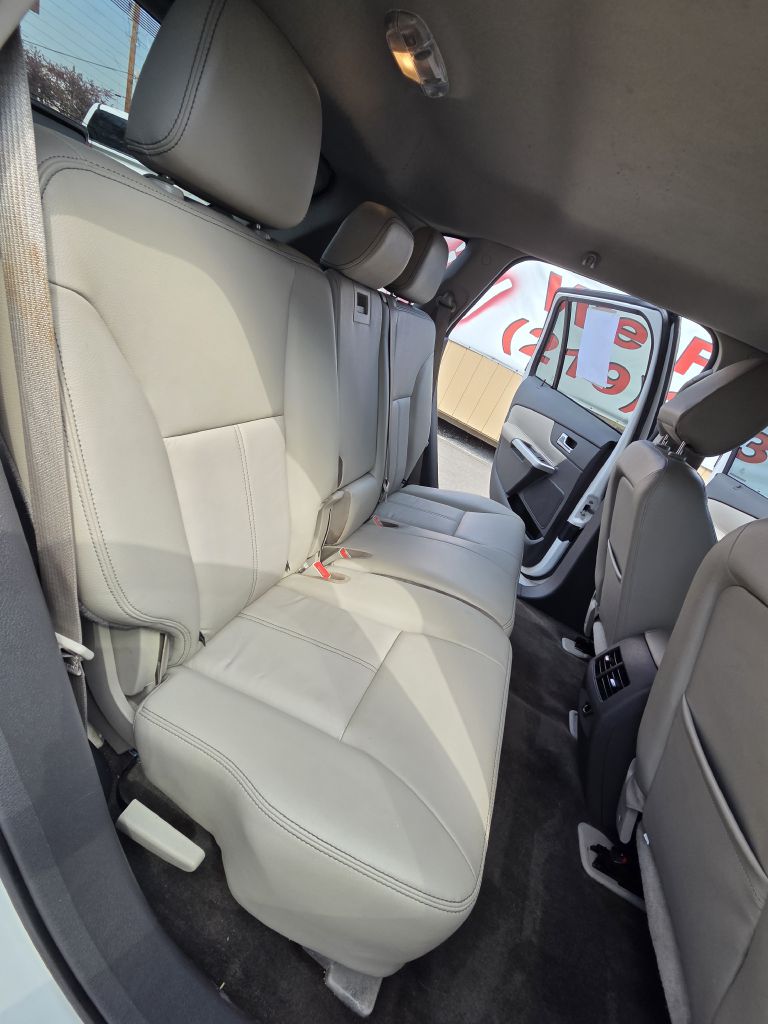 Photo 16 of this FORD EDGE