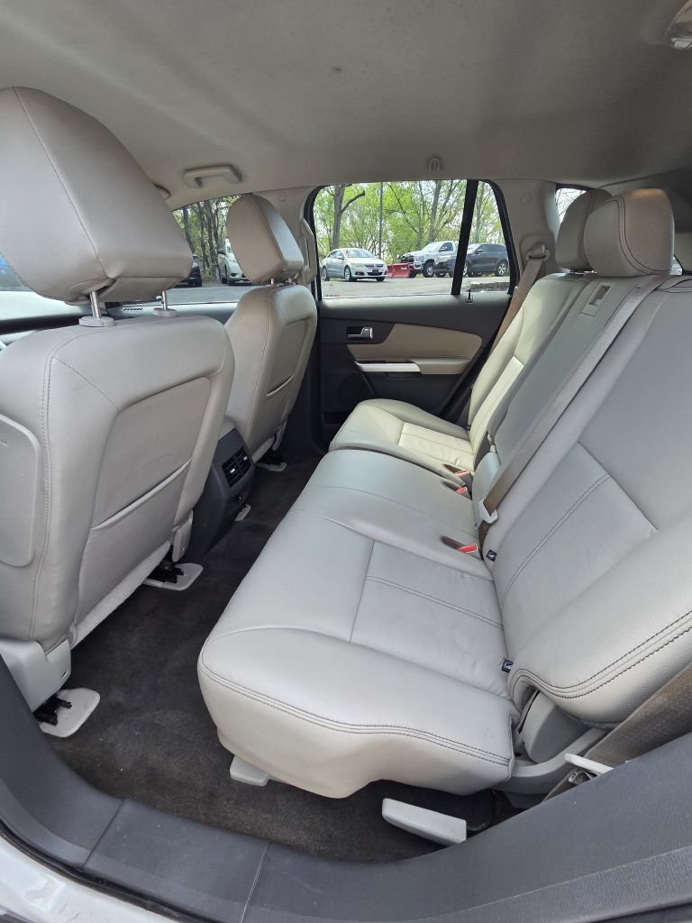 Photo 17 of this FORD EDGE