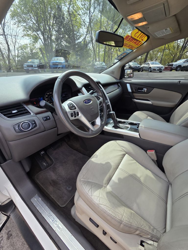 Photo 19 of this FORD EDGE