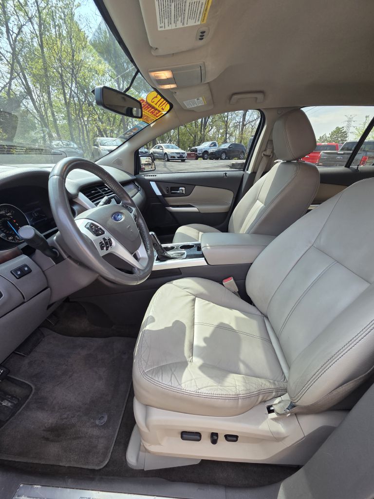 Photo 20 of this FORD EDGE