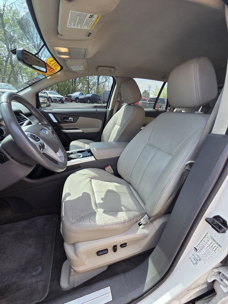 Photo 21 of this FORD EDGE