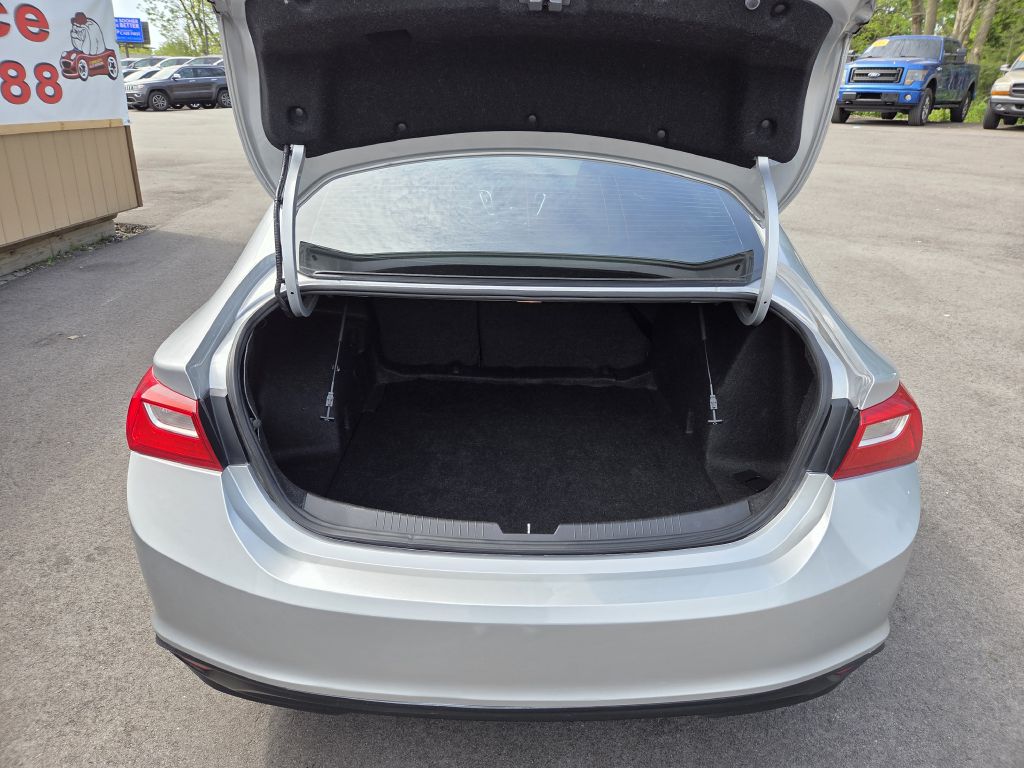 Photo 8 of this CHEVROLET MALIBU