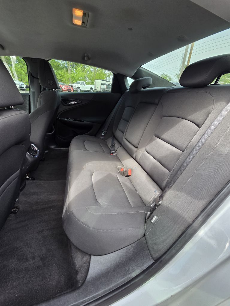 Photo 13 of this CHEVROLET MALIBU