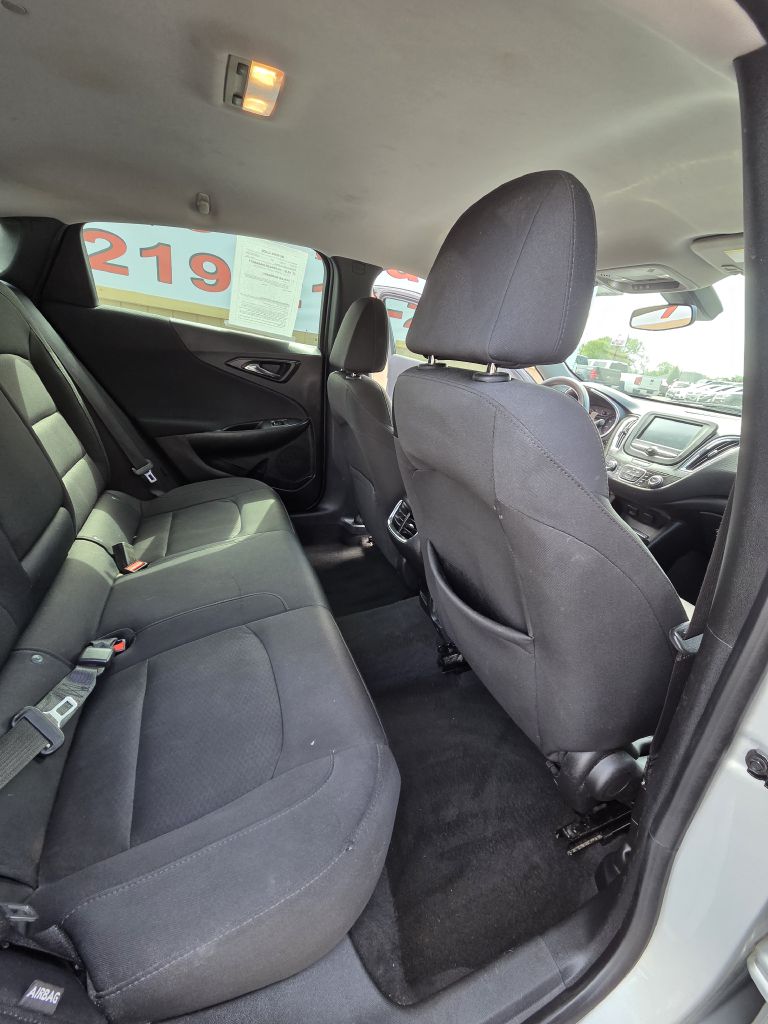 Photo 15 of this CHEVROLET MALIBU