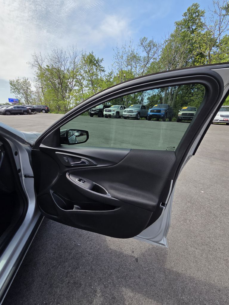 Photo 18 of this CHEVROLET MALIBU