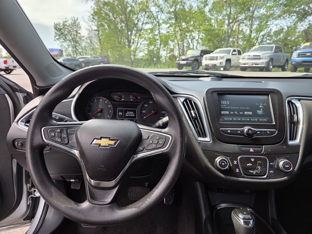 Photo 22 of this CHEVROLET MALIBU