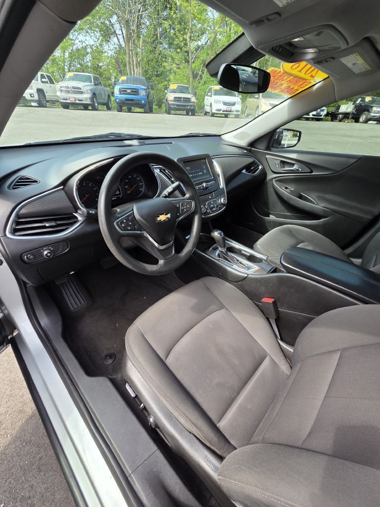 Photo 23 of this CHEVROLET MALIBU