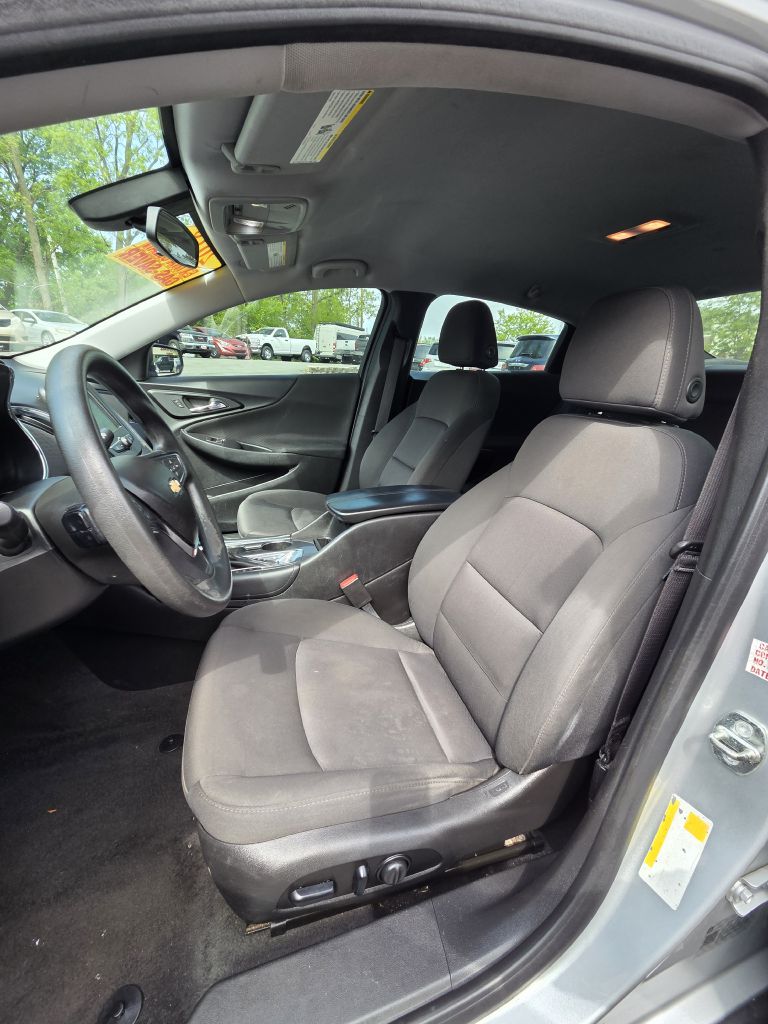 Photo 24 of this CHEVROLET MALIBU