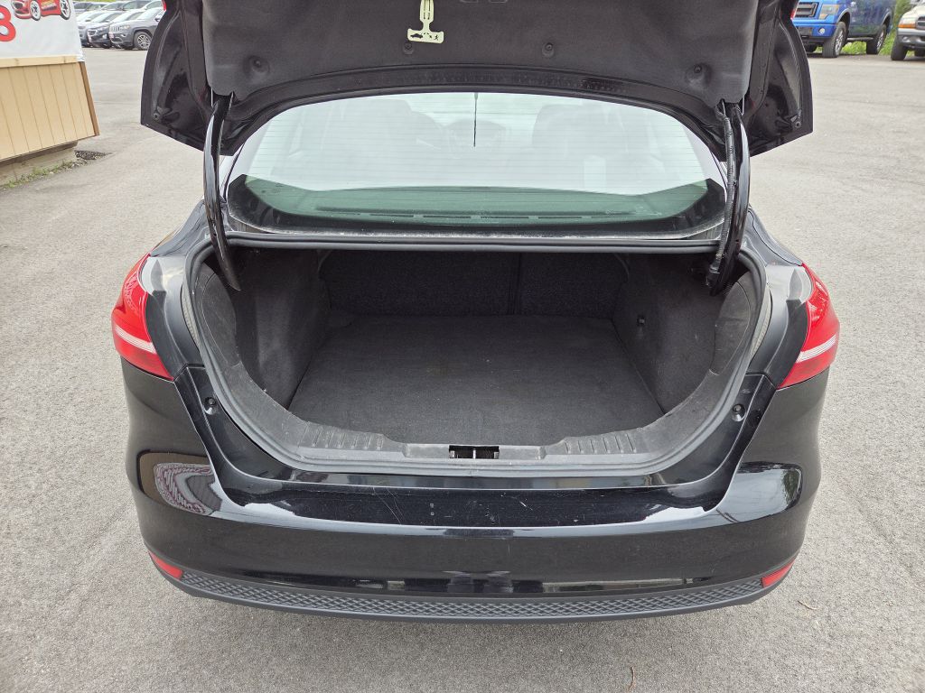 Photo 8 of this FORD FOCUS