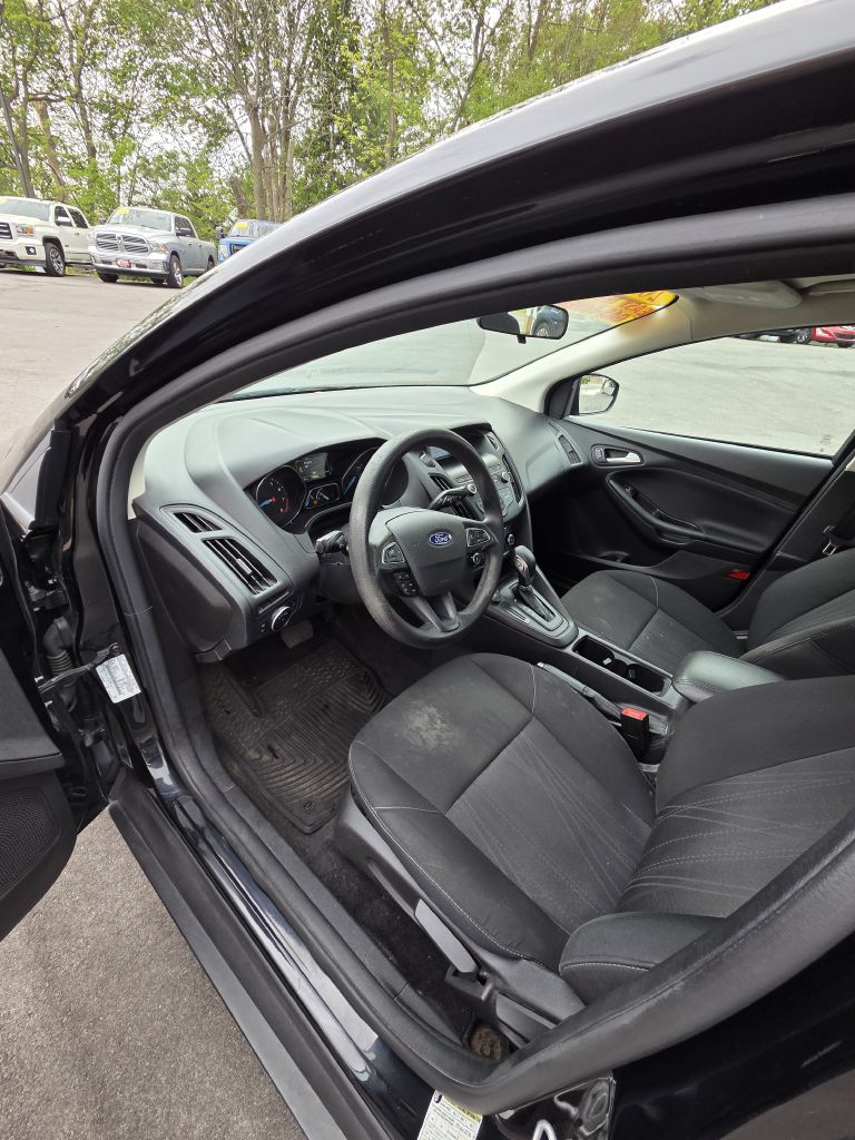 Photo 10 of this FORD FOCUS