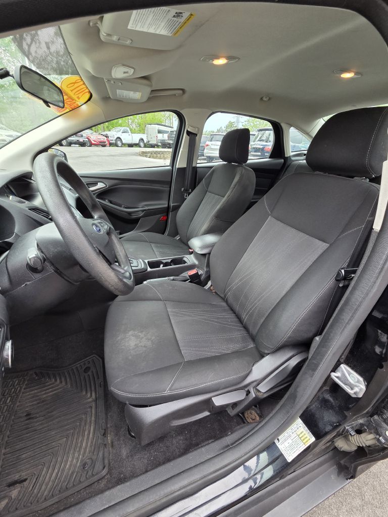Photo 11 of this FORD FOCUS