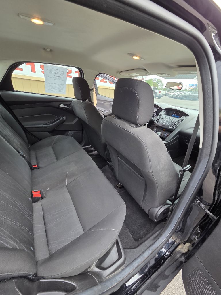 Photo 16 of this FORD FOCUS