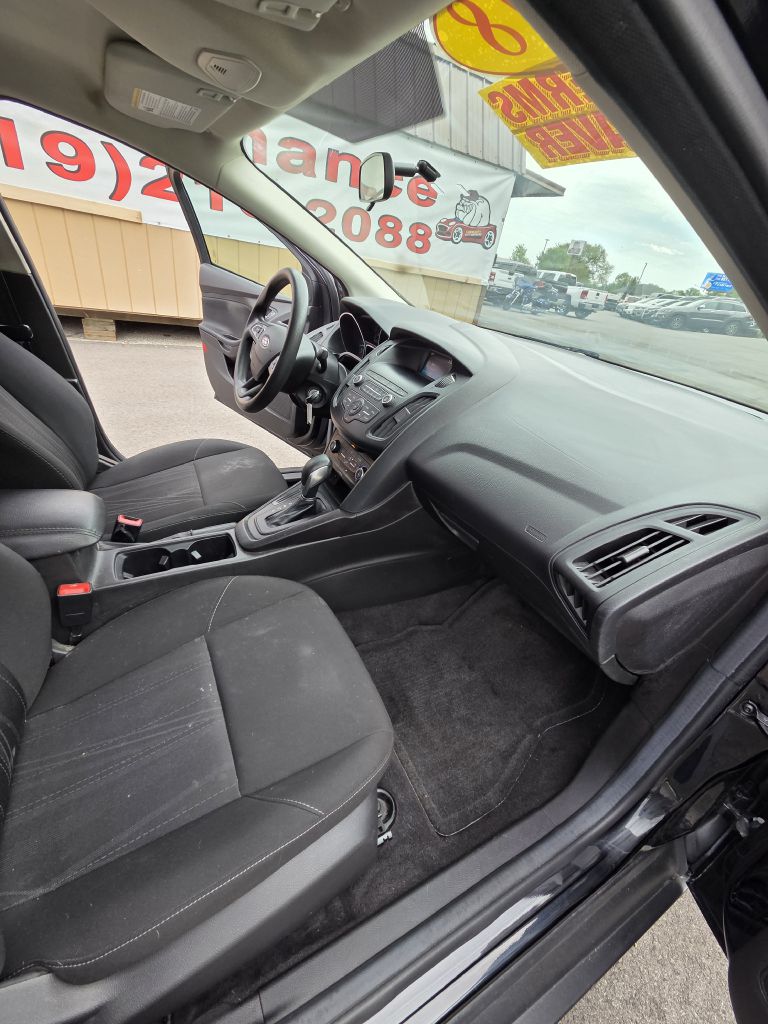 Photo 19 of this FORD FOCUS