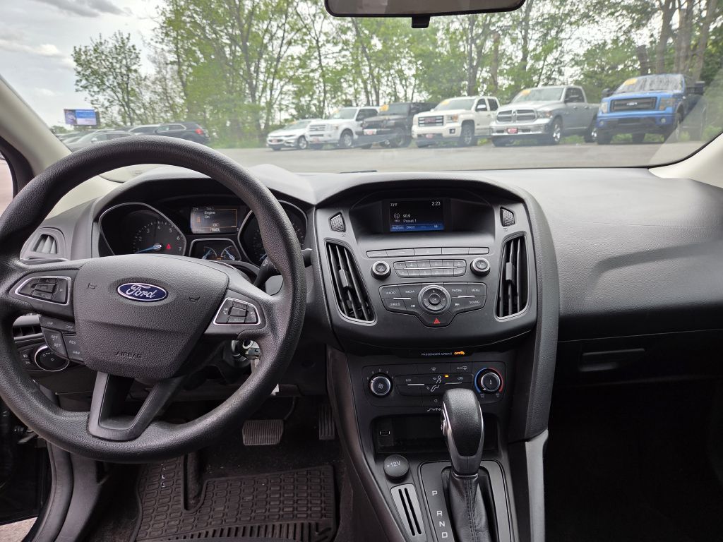 Photo 21 of this FORD FOCUS