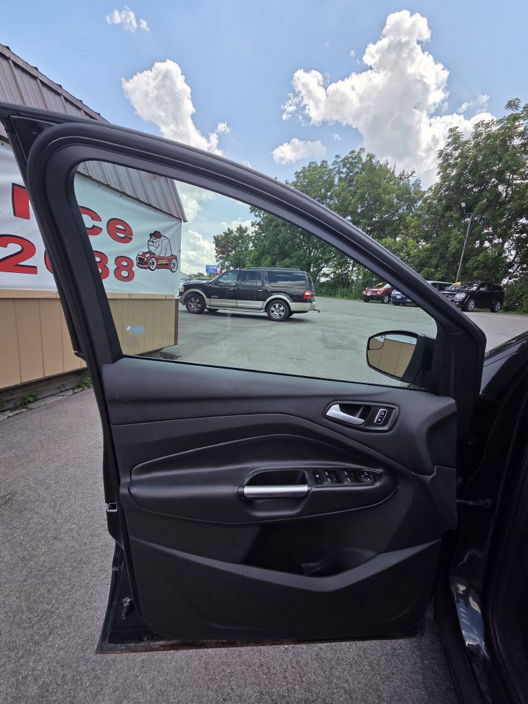 Photo 9 of this FORD ESCAPE