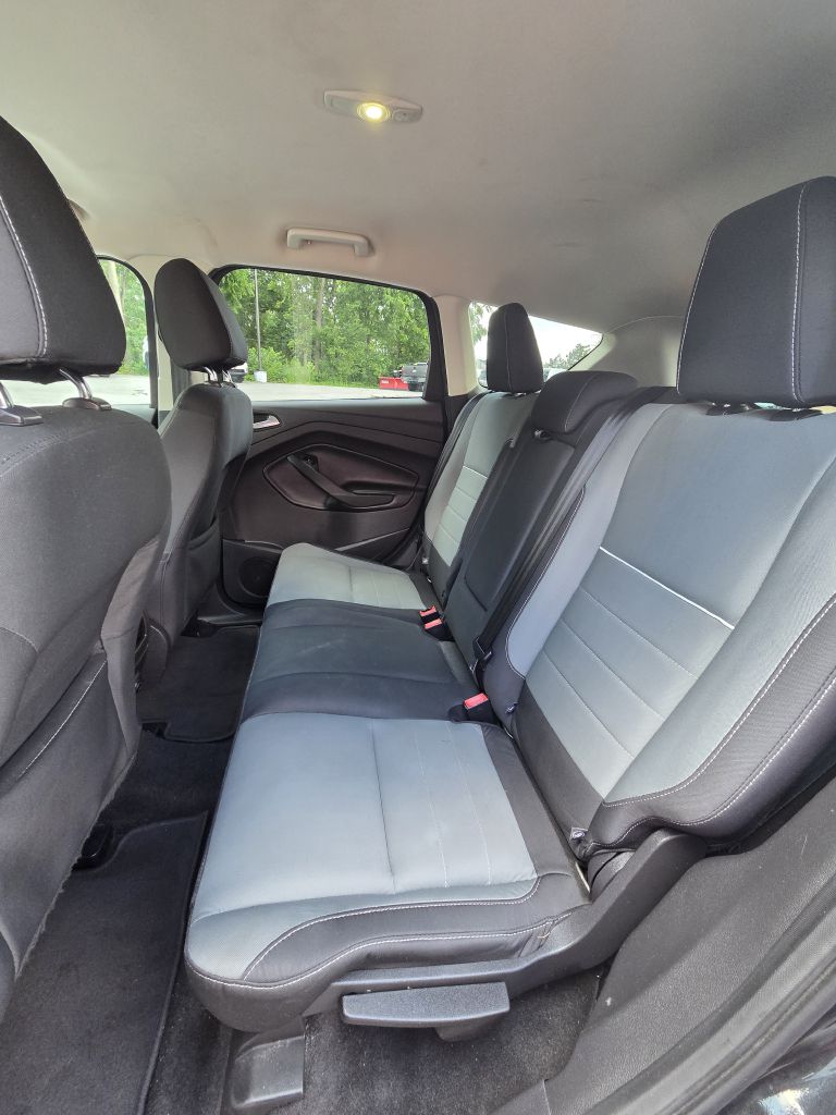 Photo 12 of this FORD ESCAPE
