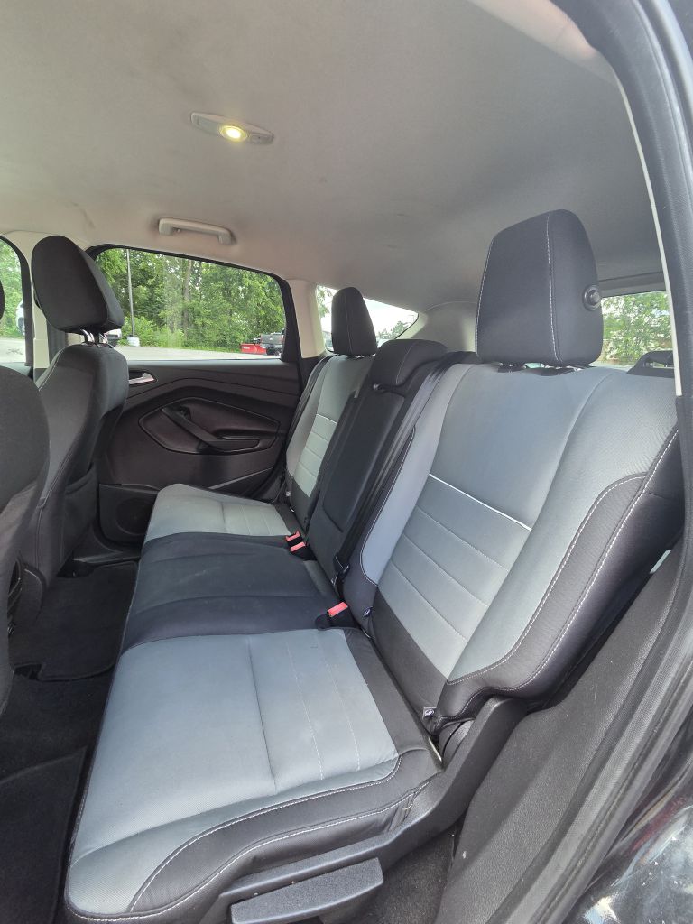 Photo 13 of this FORD ESCAPE