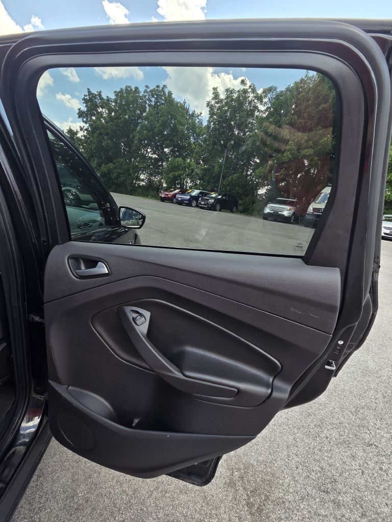 Photo 14 of this FORD ESCAPE