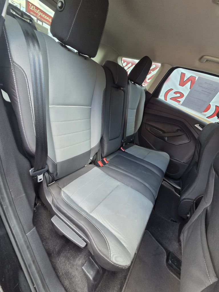 Photo 16 of this FORD ESCAPE