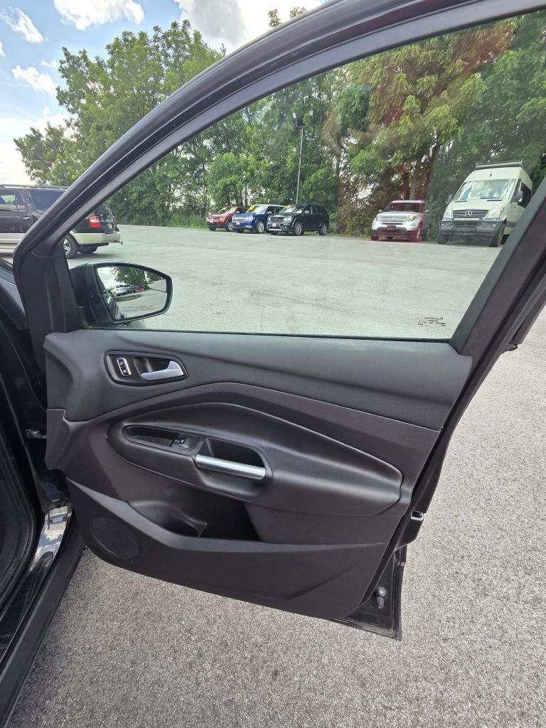 Photo 17 of this FORD ESCAPE