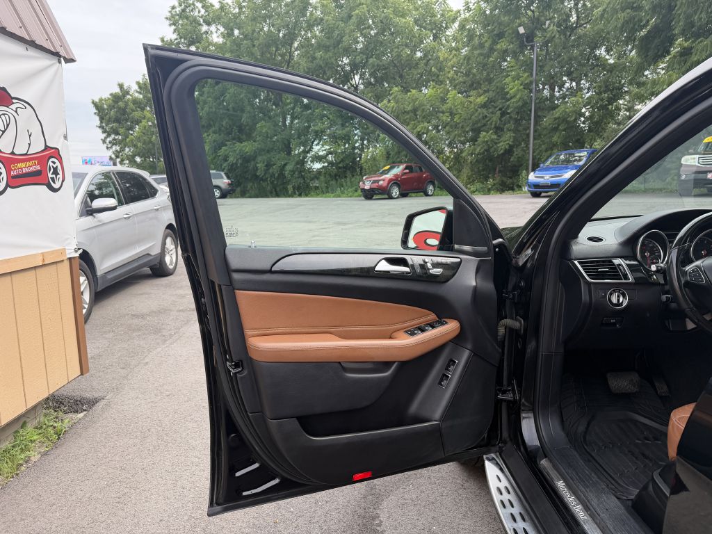 Photo 8 of this MERCEDES-BENZ GLS450